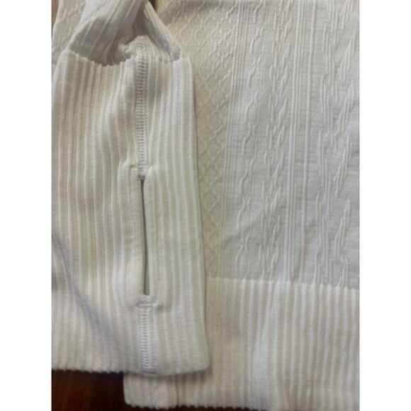 Lululemon long sleeve top white Xsmall/Small Women’s has thumb holes - Picture 2 of 4